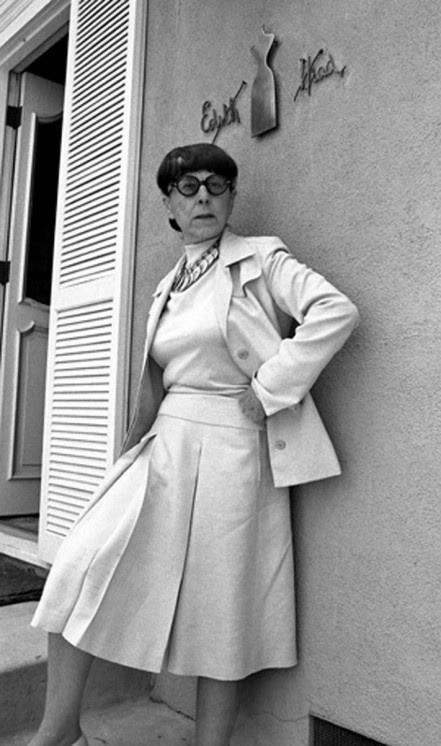 takemeout's tweet photo. GENTE PERAI QUE EU DESCOBRI AGORA QUE A EDNA MODA (ESTILISTA DO FILME OS INCRÍVEIS) FOI BASEADA NUMA ESTILISTA INCRÍVEL DE HOLLYWOOD CHAMADA EDITH HEAD??????????? https://t.co/7BlcxUMKJM
