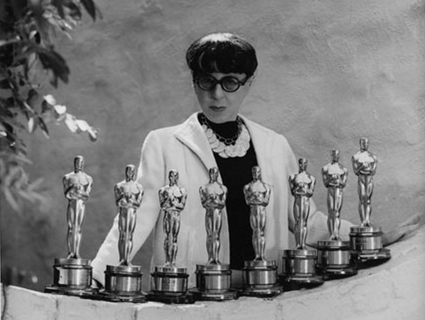 takemeout's tweet photo. GENTE PERAI QUE EU DESCOBRI AGORA QUE A EDNA MODA (ESTILISTA DO FILME OS INCRÍVEIS) FOI BASEADA NUMA ESTILISTA INCRÍVEL DE HOLLYWOOD CHAMADA EDITH HEAD??????????? https://t.co/7BlcxUMKJM