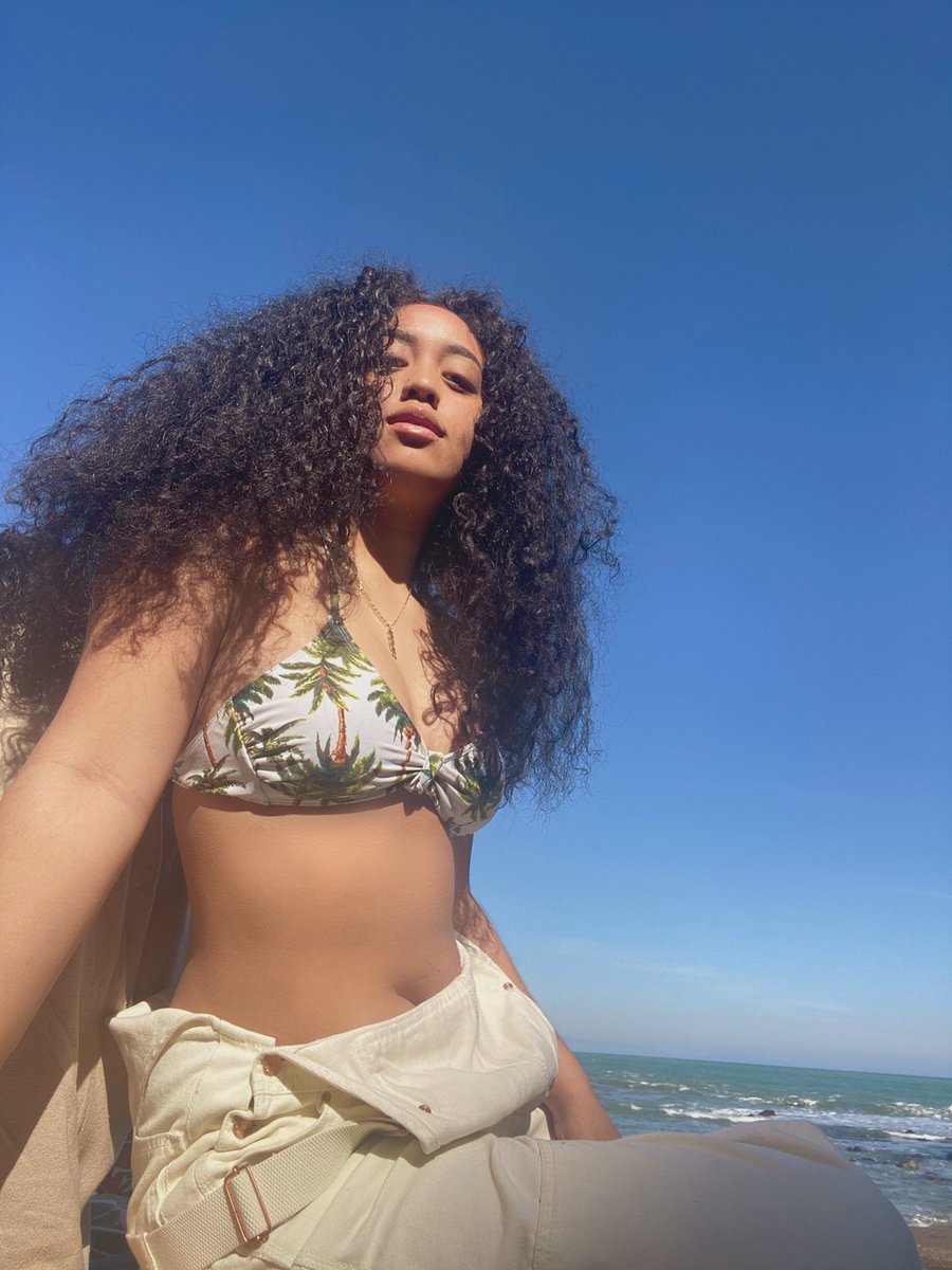 if u see this retweet w a non smiling picture