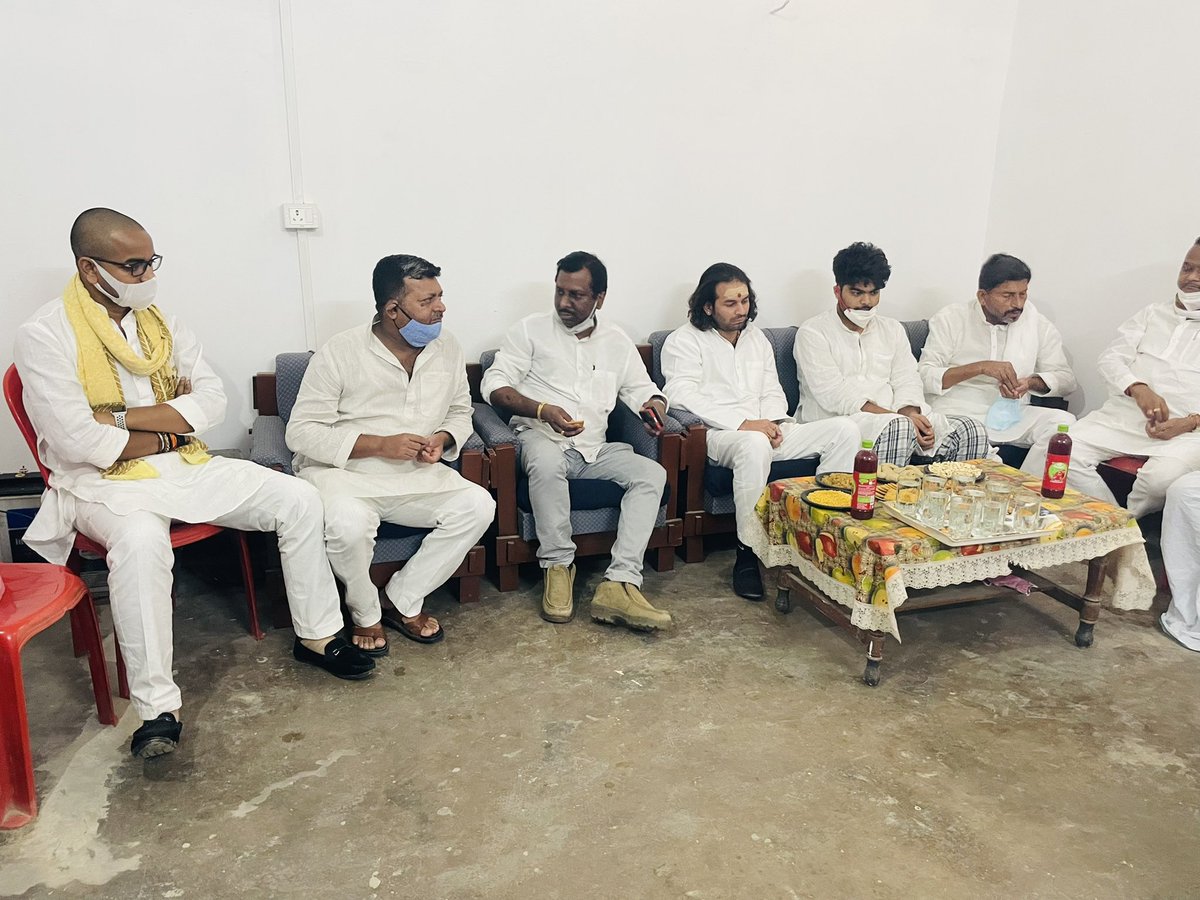पूर्व सांसद मरहूम मोहम्मद शहाबुद्दीन साहब जी के पैतृक आवास प्रतापपुर में।।<a href="/TejYadav14/">Tej Pratap Yadav</a> <a href="/RJDforIndia/">Rashtriya Janata Dal</a>