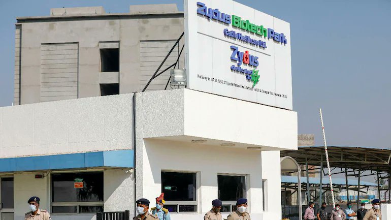 lookthroumag's tweet photo. ZyCoV-D, made-in-India #COVID vaccine by @ZydusUniverse, likely to hit markets in June:
#Ahmedabad-based #Pharmaceutical firm plans to begin with manufacturing one crore doses a month. The #vaccine is also being tested on adolescents.
#Thread #vaccination #IndiaFightsCOVID19 https://t.co/GX5sLD3q2m