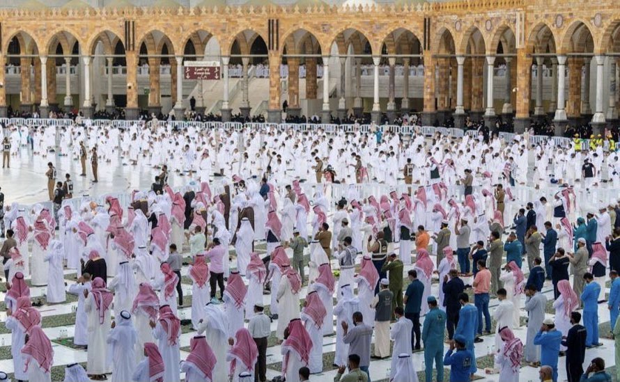 mubasher's tweet photo. صلاة #عيد_الفطر من المسجد الحرام https://t.co/SRPDA7Upbx