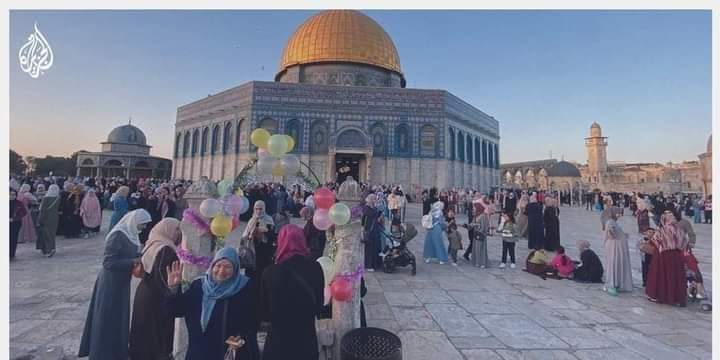 TheYouthCalling's tweet photo. Masjid Al Aqsa Me Eid Ki Raunaqen😍🥰

#EidMubarakPalestine https://t.co/QYxcyGHLJz