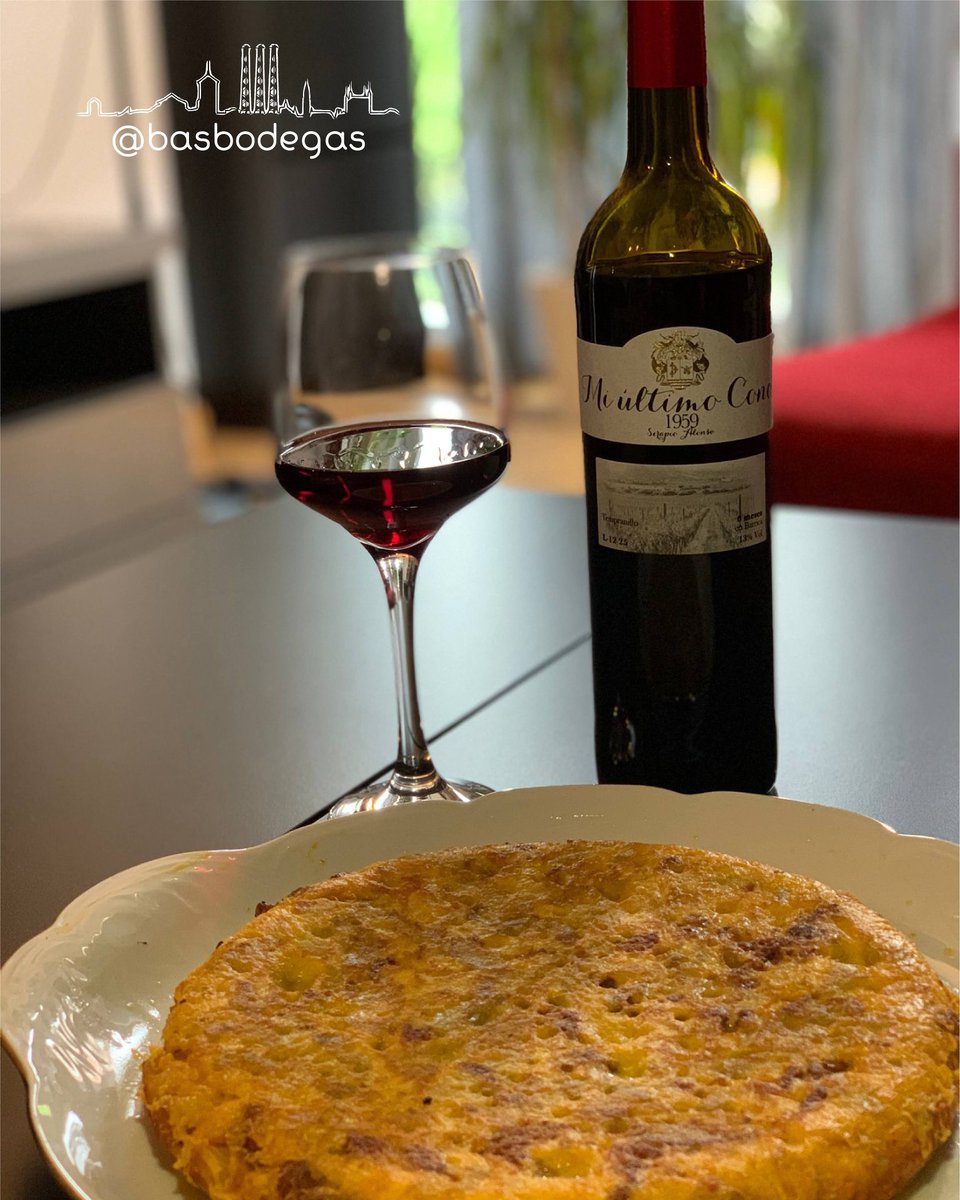 BasBodegas's tweet photo. Bodegón de #Tortilla de patatas acompañada de #MiUltimoCono 🍷 Tu mejor cuadro con #BASBODEGAS
Más info 👉 https://t.co/HN1n5E5w4I 🌐
🔝🍇🔝
#Tempranillo #CabernetSauvignon #may #mayo #wine #vino #tinto #enjoy #winelife #winetasting #win #gastronomia #photography #bodega #Spain https://t.co/WEJLmc7rgk