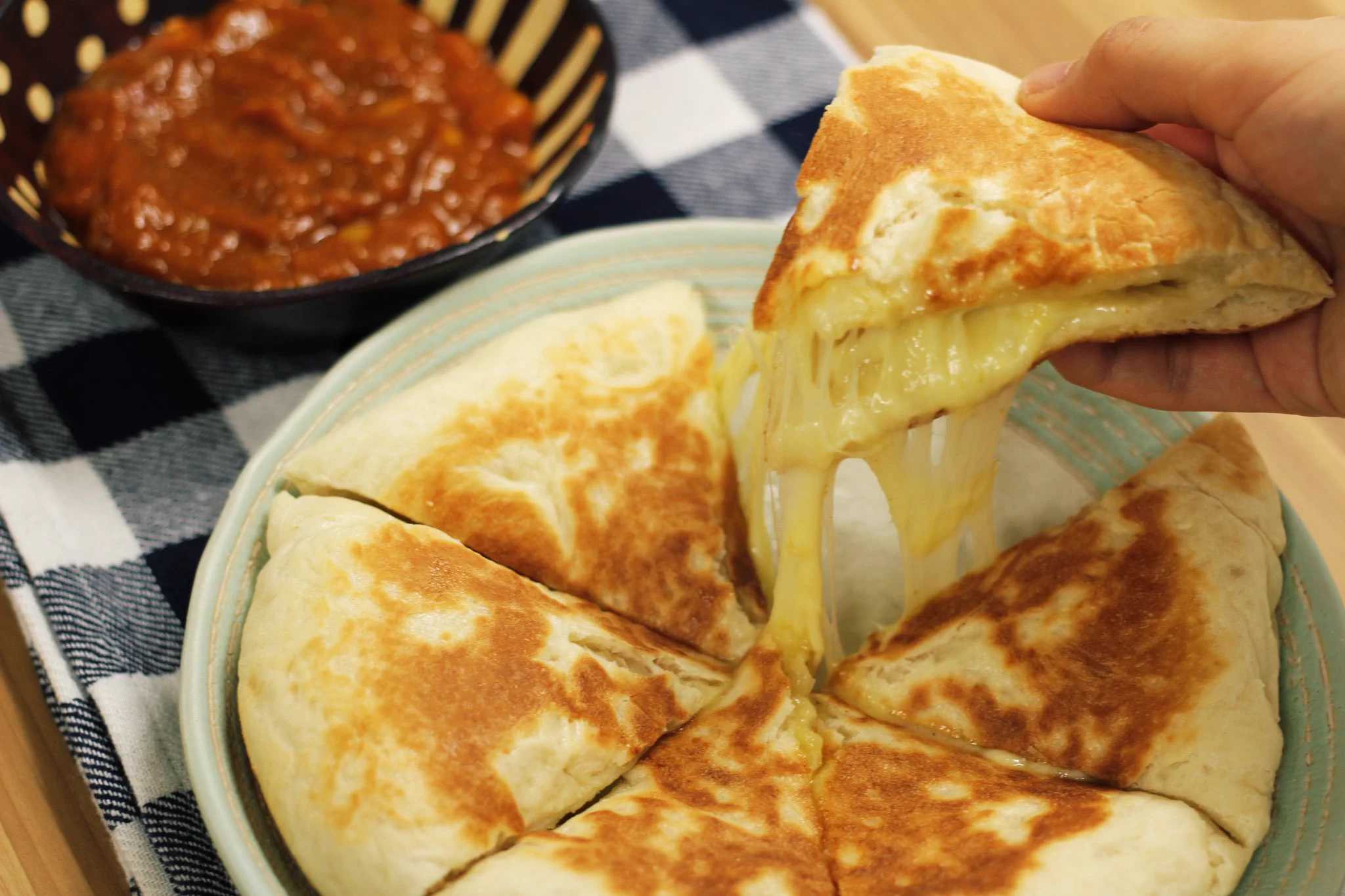 レンジ発酵により20分でハニーチーズナンが完成！カレーの存在を忘れるほど、ナンを食べる手が止まらない！！