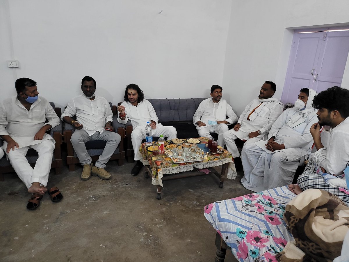 पूर्व स्वास्थ्य मंत्री श्री <a href="/TejYadav14/">Tej Pratap Yadav</a> जी के साथ, मरहूम पूर्व सांसद मोहम्मद शहाबुद्दीन साहब के बेटे जनाब ओसामा साहब से मिलकर सांतवना देते हुए...