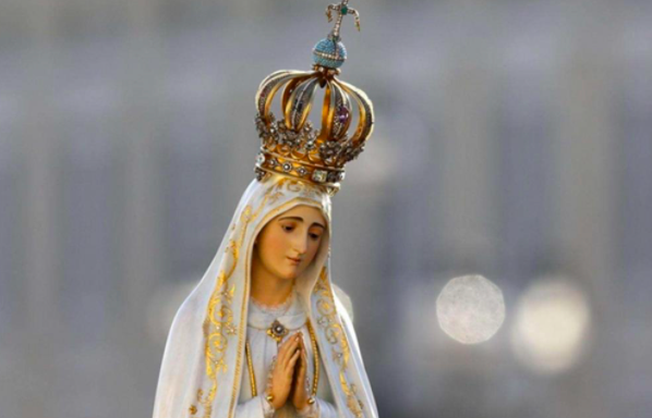 Ricordiamo le apparizioni della #Vergine ai pastorelli di #Fatima. Il legame di #PapaWojtyła salvato da "una mano materna"; l'affermazione di #BenedettoXVI: "la missione profetica di Fatima non è conclusa”, sono un appello ad accogliere Cristo. Senza di Lui, tutto è perduto.
