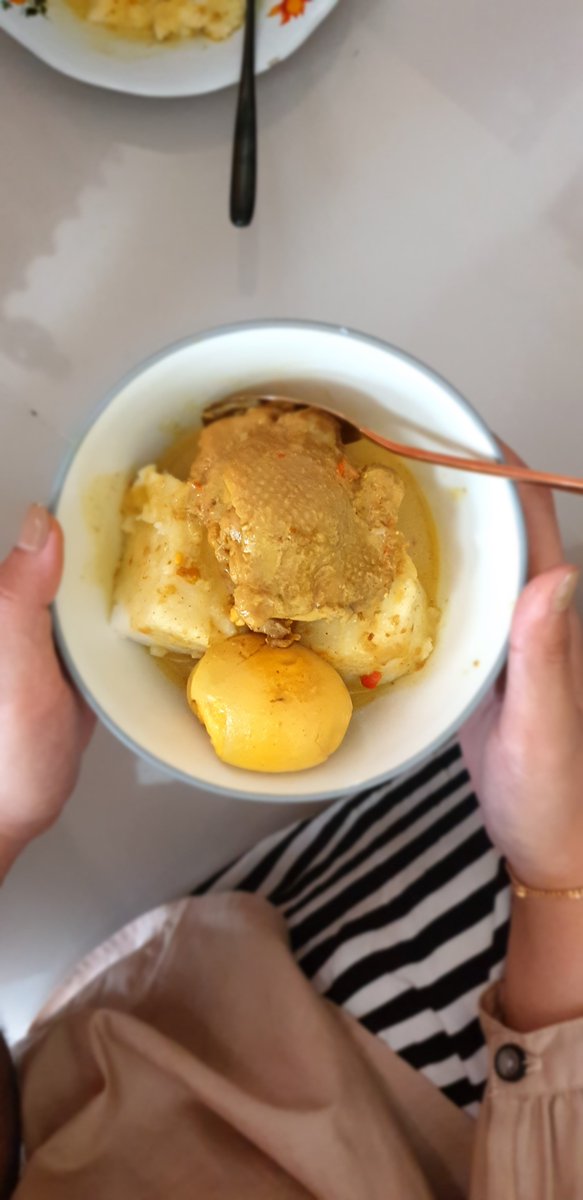 ifuurr's tweet photo. MELANJUTKAN TWIT TAHUN KEMARIN.
Alhamdulillah tahun ini dimasakno bojo dan adik. Rasanya lbh enak dr pada yg saya makan tahun lalu. 🤣🤣 https://t.co/7yYpgXwA4j