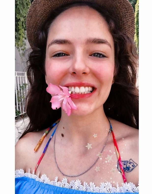 Bayram sabahınızı ışığa boğmaya geldim💎
Tatlı bayramlar dileyip hepinizi kıtlarım neşeli turtalarım💋
#BuseMeral #Mahmelek