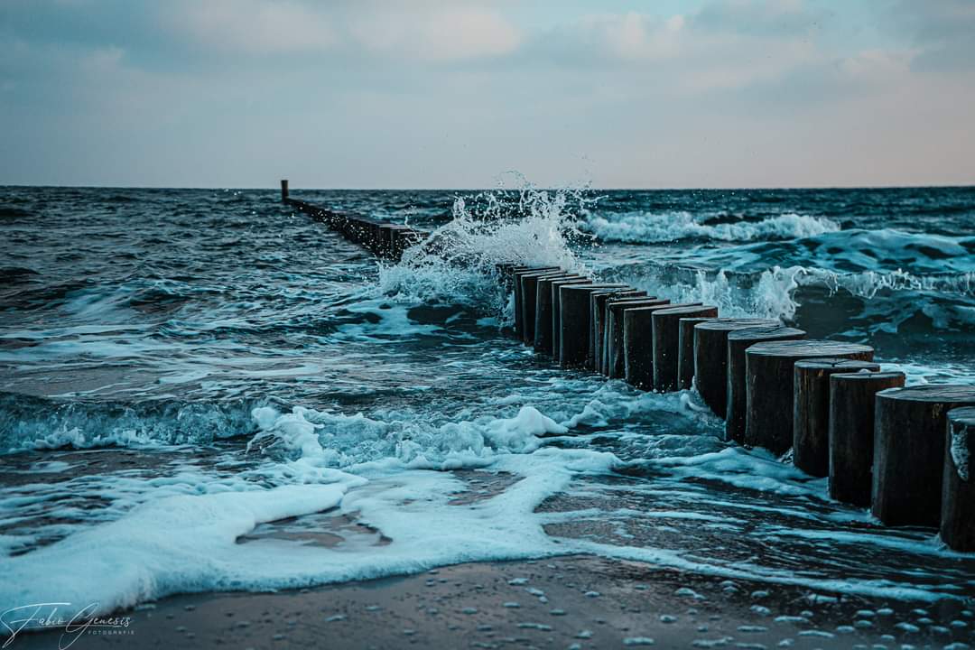 Man fährt nicht ans Meer,
um auf's Meer zu schauen;

man fährt ans Meer,
um in sich zu schauen.