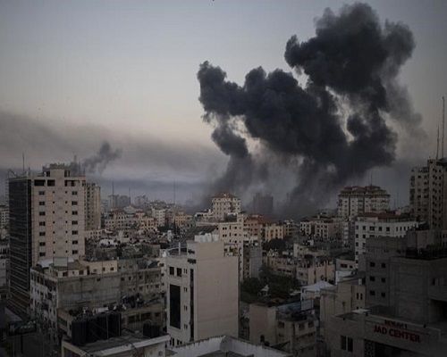 AakeruNews's tweet photo. #GazaCity (Gaza Strip), May 13 (AP) Israel has pressed ahead with a fierce #militaryoffensive in the Gaza Strip, killing as many as 10 #senior Hamas #military figures and toppling a pair of high-rise towers ...
https://t.co/JmcA3k8XYo https://t.co/QHILkOtOHZ