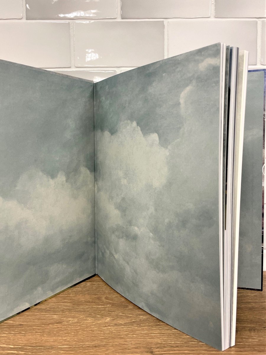 ichigokan_PR's tweet image. 【コンスタブル展／図録】
 
三菱一号館美術館は臨時休館中ですが、図録はオンラインでもお求めいただけます！mimt.jp/constable/good…　

コンスタブルの初期から晩年の代表作を含めた本展出品全作品を、カラー図版と解説⽂付きでご紹介。
コンスタブルをまるごと知ることのできる、充実の一冊です！