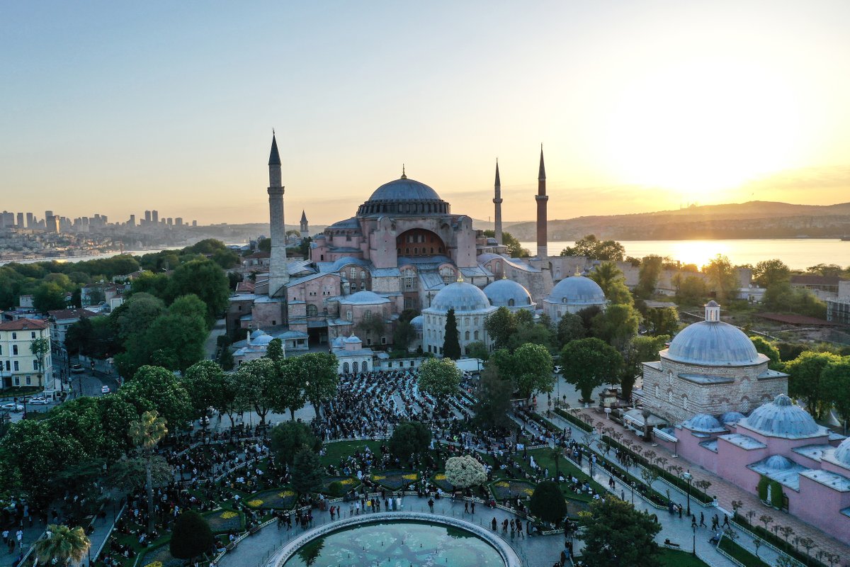 trtworld's tweet photo. In pictures: For the first time in 87 years, Muslims perform Eid al Fitr prayer at Hagia Sophia Grand Mosque in Turkey's Istanbul ☪️🕊🕌 https://t.co/EKiQrP3py2