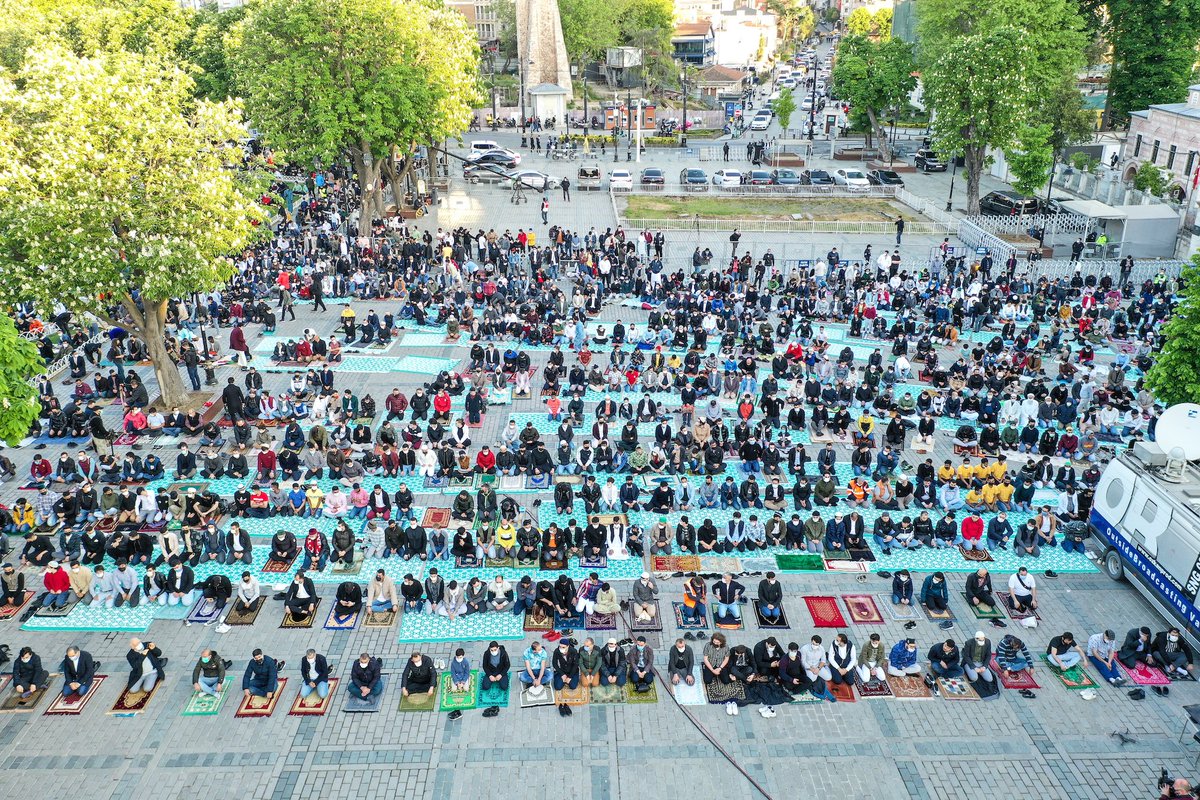 trtworld's tweet photo. In pictures: For the first time in 87 years, Muslims perform Eid al Fitr prayer at Hagia Sophia Grand Mosque in Turkey's Istanbul ☪️🕊🕌 https://t.co/EKiQrP3py2