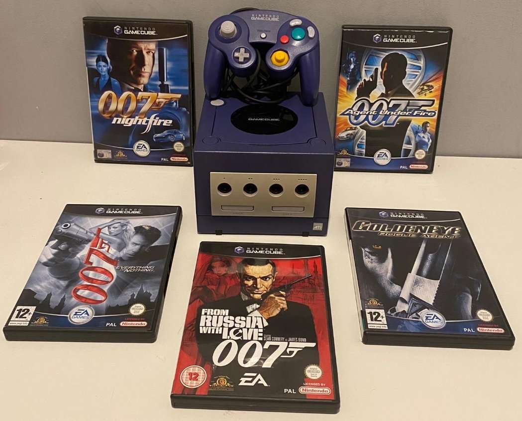 Our James Bond collection for the Gamecube. Did any of you play any of these titles? If so, which one was your favourite? 

#JamesBond #Bond #007 #Nintendo #Gamecube #Collection #Collector