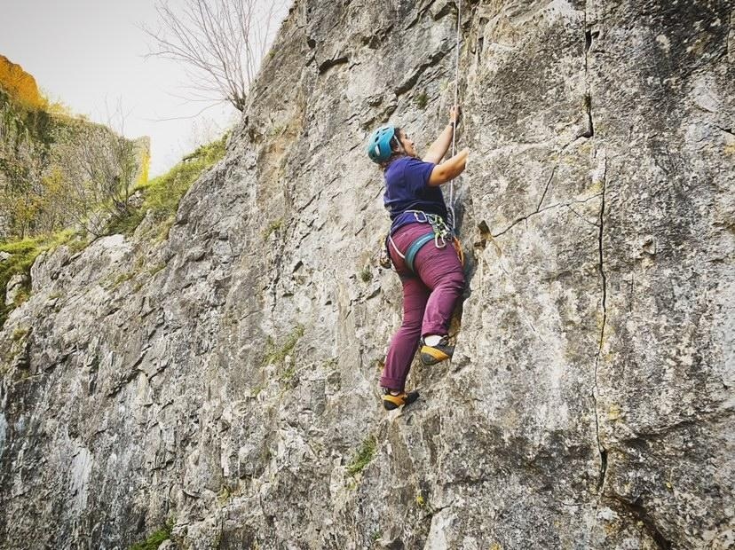 Yourmovementmat's tweet photo. Meet Yasmin! 

Yasmin is a paraclimber with Ehlers-Danlos syndrome (EDS). Yasmin speaks openly about what it's like to climb with a chronic health condition and how she uses climbing to help manage her health.

Photo: Yasmin Lazarus

#YourMovementMatters https://t.co/fBUQOeukOd