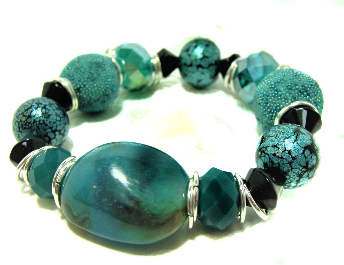 girliegals12's tweet photo. Ocean Blue and Seafoam Green Jesse James Beaded Stretchy Bracelet:https://t.co/hSZFmwoE0c #oceanbluebracelet #seafoamgreen #JesseJamesbeads #greenjadestone #beadedbracelet #stretchybracelet #OSFM #silverrings #giftsforher #etsyhandmade #etsyseller #supportsmallbusiness https://t.co/Y1DW2w8Lmq
