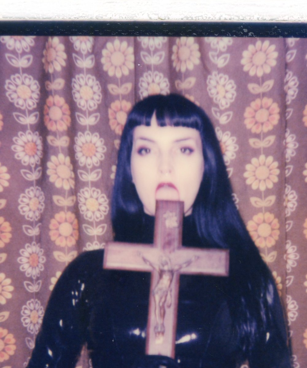 A Glimpse of Kink tweet media