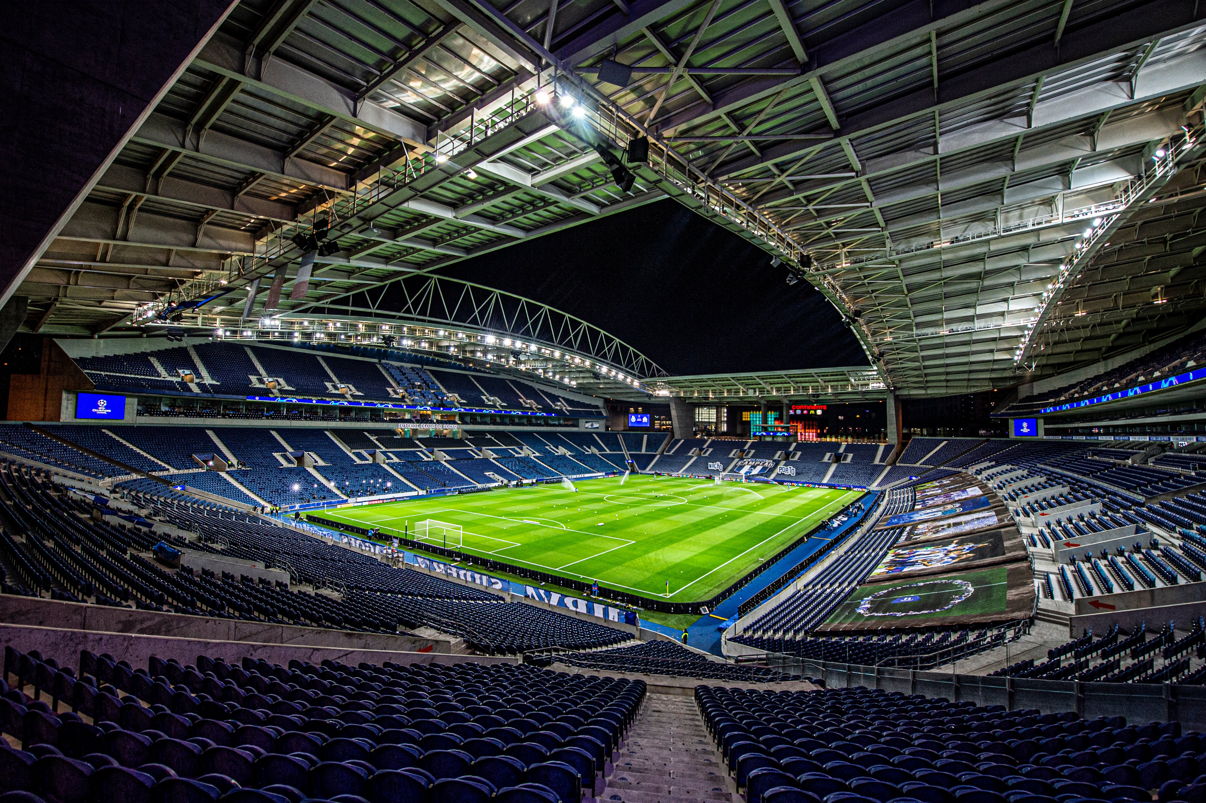 Manchester City x Chelsea: ingleses colorem o Porto de azul antes da final  da Champions, liga dos campeões