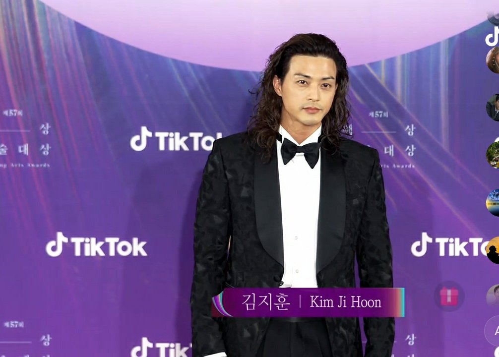 kimjihunglobal's tweet photo. Manly and handsome 💋💌❤
#KimJiHoon #KimJiHun #김지훈 #BaeksangArtsAwards
#BaeksangAwards2021
#Baeksang2021 #FlowerOfEvil #BestSupportingRole https://t.co/nTC9ImIrF5
