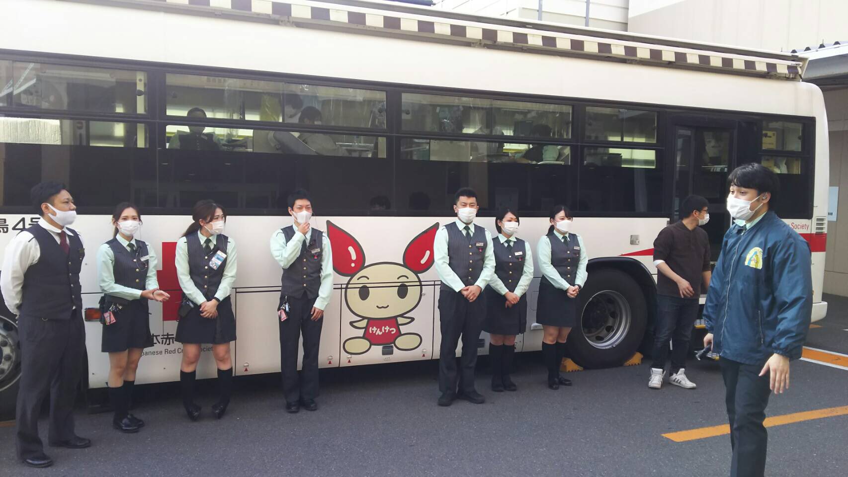 青森県赤十字血液センター 公式 本日もご協力ありがとうございました 今日はマルハン八戸店に献血バスがおじゃましました お忙しい中 たくさんの社員の皆さまにご協力いただきました マルハン八戸店の皆さま ご協力ありがとうございました