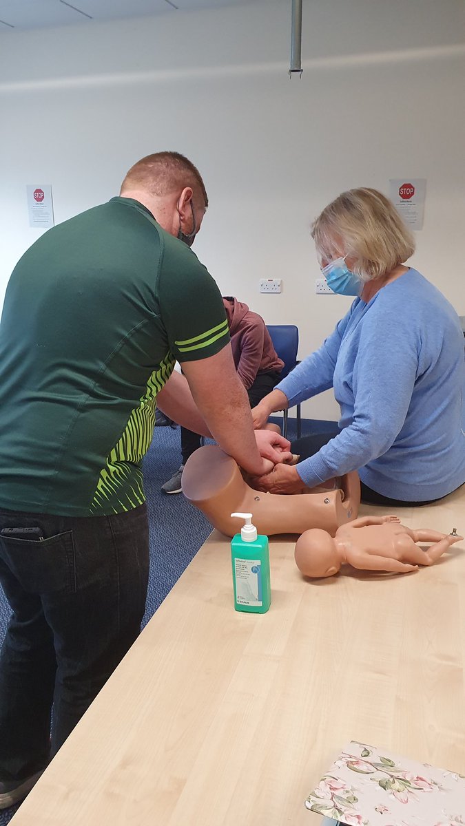 ofallpositions's tweet photo. Practising the #shoulderdystocia algorithm with our #paramedics and #technicians on todays #SMMDP #SMNEC Course in @NHS_Lothian @Scotambservice @NESnmahp @MarshallHelene #coremandatorytraining #maternity https://t.co/PpNoKnfFvr