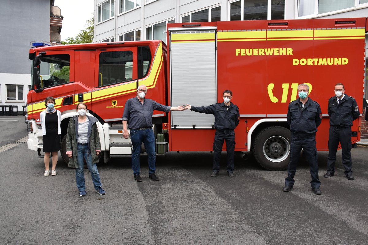 Die #Feuerwehr hilft - vorbeugen musst Du. Notfallverbund #Dortmund beschafft sieben große Rollwagen mit Materialien zum Erhalt von #Kulturgut im #Notfall. Die Geschichte dazu gibt es hier ➡️dortmund.de/de/leben_in_do… #EinsatzfürDortmund
