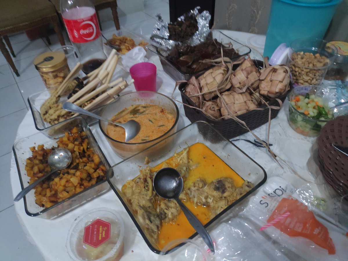 hiYano's tweet image. Lebaran ala Bali.