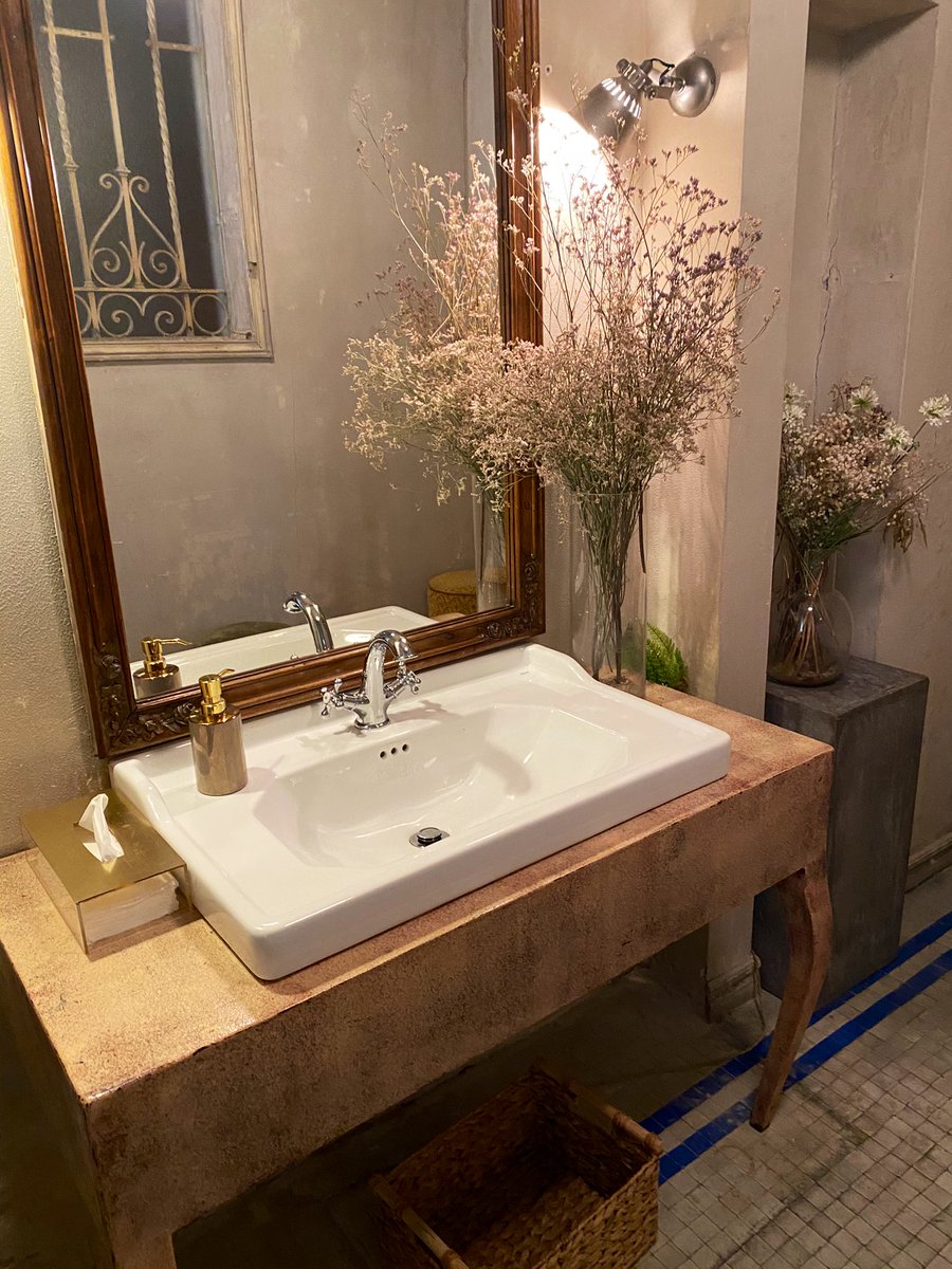 Por orden, lo que más me ha gustado de LeClab (un espacio privado dentro del magnífico edifico que alberga al Club Allard) es el espacio. Un viejo piso que se ha renovado manteniendo el aspecto que tenía en 1920, una grandiosa obra de restauración. Varios comedores privados 1/2