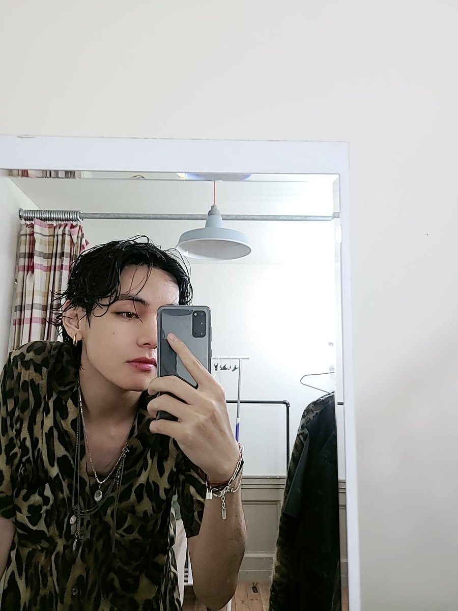 taehyungpic's tweet photo. I’m voting @BTS_twt for #BBMAsTopSocial https://t.co/t18ALnUqAv