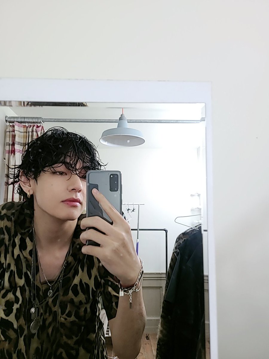 taehyungpic's tweet photo. I’m voting @BTS_twt for #BBMAsTopSocial https://t.co/t18ALnUqAv