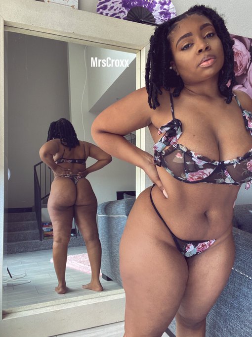 My live show is today 8pm Vegas time . Subscribe 😝 https://t.co/wEJNFI55HY