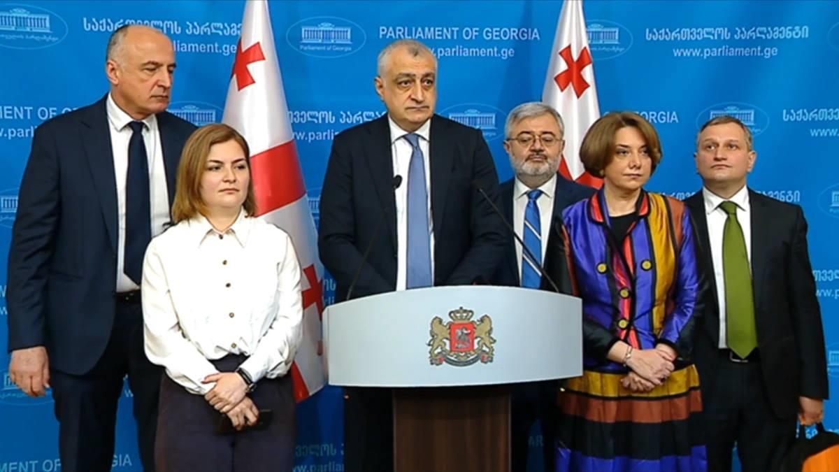 "ლელო", სალომე სამადაშვილი, შალვა შავგულიძე და არმაზ ახვლედიანი ფრაქციას ქმნიან

bit.ly/3uJkO1L