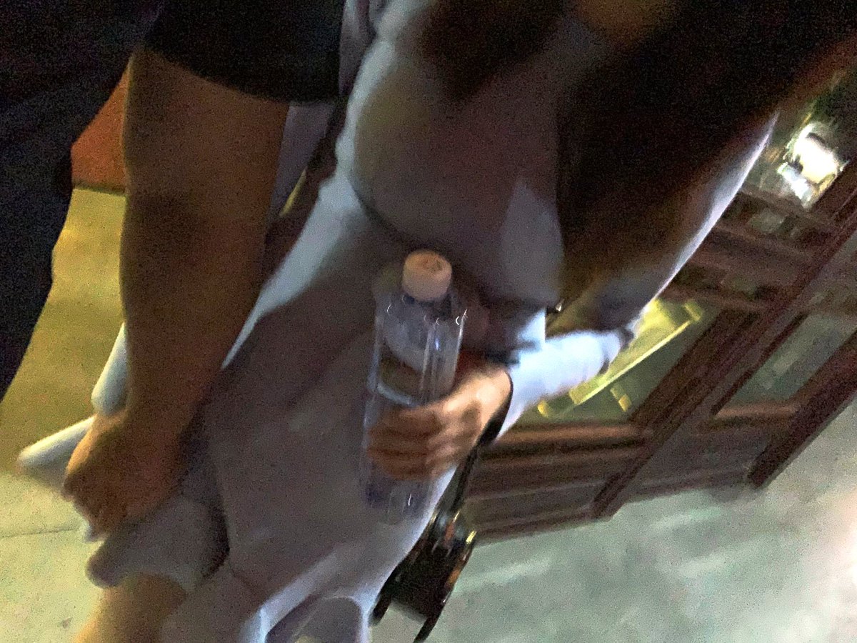 #淫妻 玩绿，#虐心 是最终的归宿，一开始或许让爱妻跟情人拉个手，也会兴奋到勃起，久而久之，哪怕 #单男 奋力在爱妻的体内冲刺，你也觉得他不过是根人形的按摩棒而已，必须要爱妻发自内心的沉迷与单男的性爱，而这一切，必须建立在爱妻对单男投入真的感情。