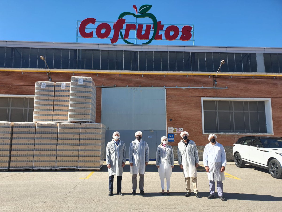 Ayer tuvimos el enorme placer de recibir al Director del #InstitutodeFomento de la Región de Murcia, Joaquín Gómez, acompañado por la alcaldesa de Cehegín, Alicia del Amor y el concejal de Empleo e Industria, Juan Guillén, en nuestras instalaciones
#RegióndeMurcia #empresa #zumos