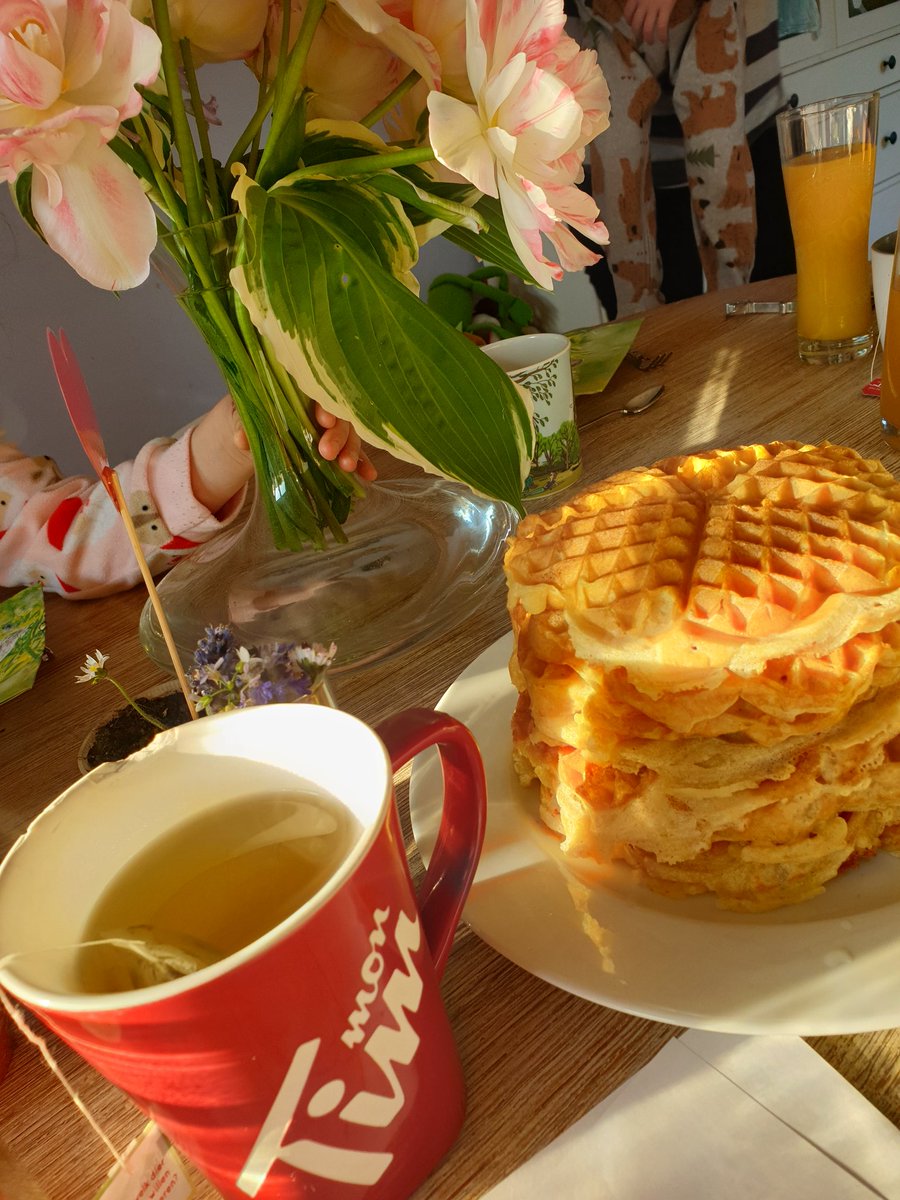 Das mit dem #Vatertag ist mir ja eigentlich ziemlich egal. Aber das mit den frischen Waffeln zum Frühstück können wir gern beibehalten.