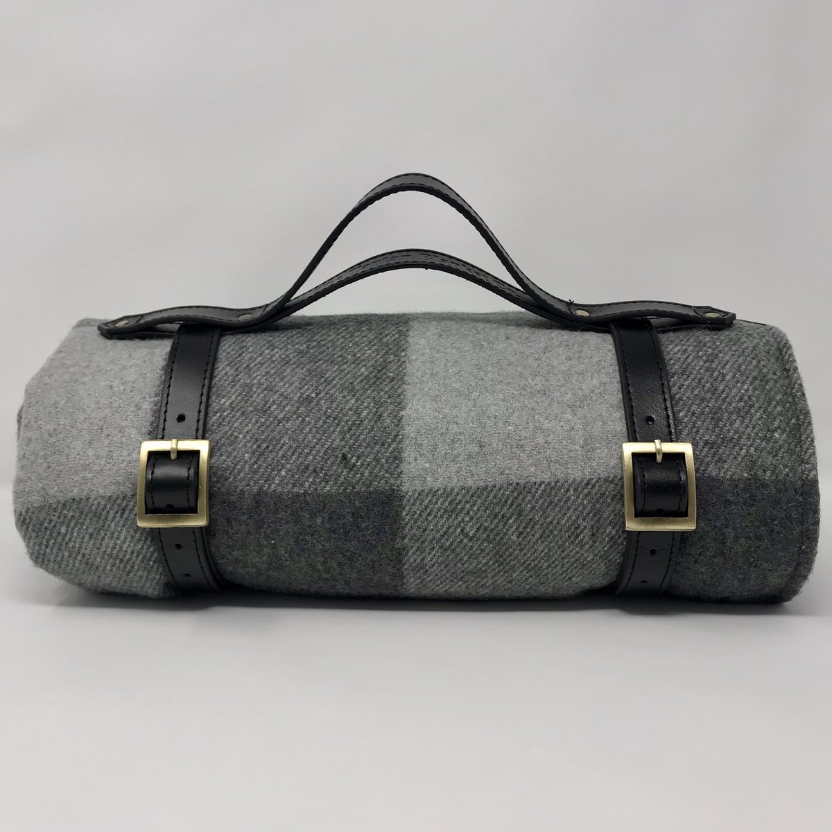 hudsonbellegift's tweet photo. Our little picnic sets are flying out they are a perfect match for our beautiful picnic blankets which come in 3 colours. Don’t miss out just DM to order or pop into our shop @ThePieceHall we are open every day. Top floor above The South Gate 💗 https://t.co/cEOnW2dKAj