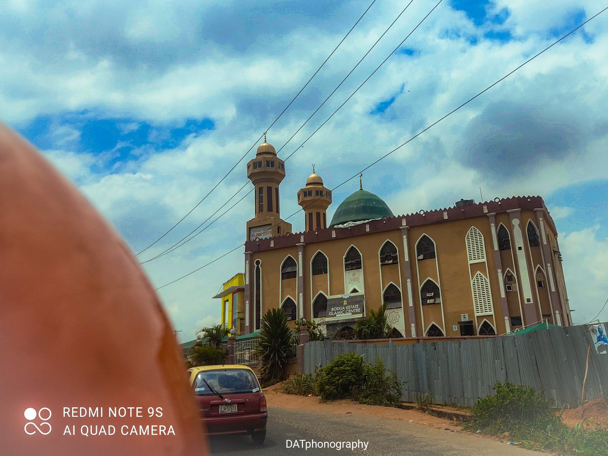 datcaptures's tweet photo. With love from Me☺️ to the Muslims out here. I wish y'all a blissful Eid-Mubarak.
Shot with @XiaomiNigeria Redmi Note 9s.
Spot the 🧡 helmet ☺️.. that's me on A ride with @SafeBoda_NGA @SafeBoda
#ilovetodocument #datphonography https://t.co/tl85utzdIh