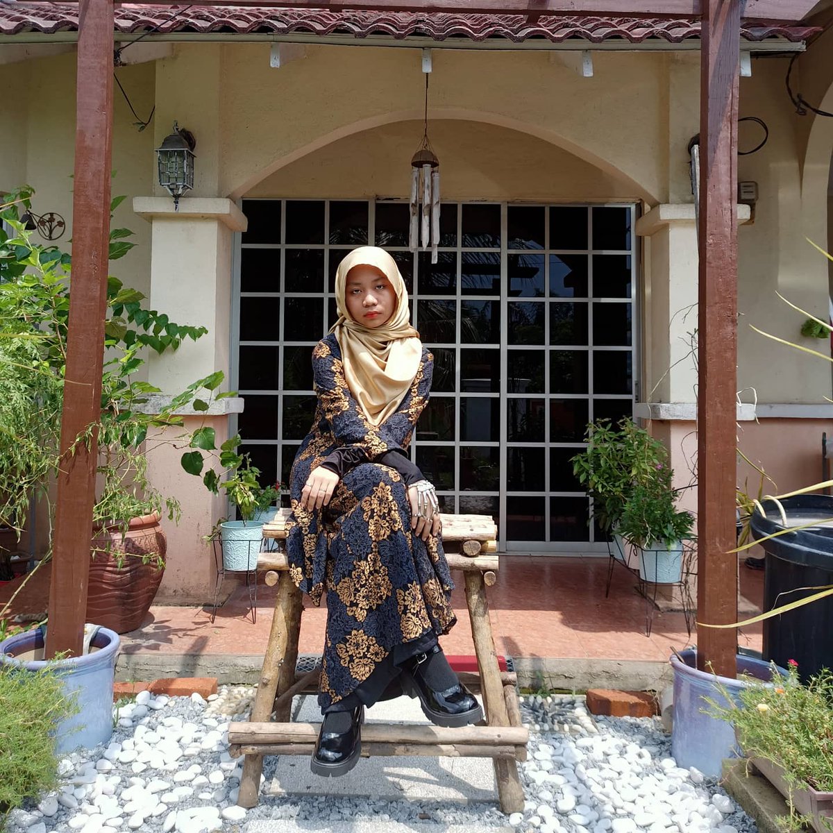 haemi1n's tweet photo. Happy eid Mubarak everyone! Please excuse my non smiling face. ^^ https://t.co/fxmrDnNGzH
