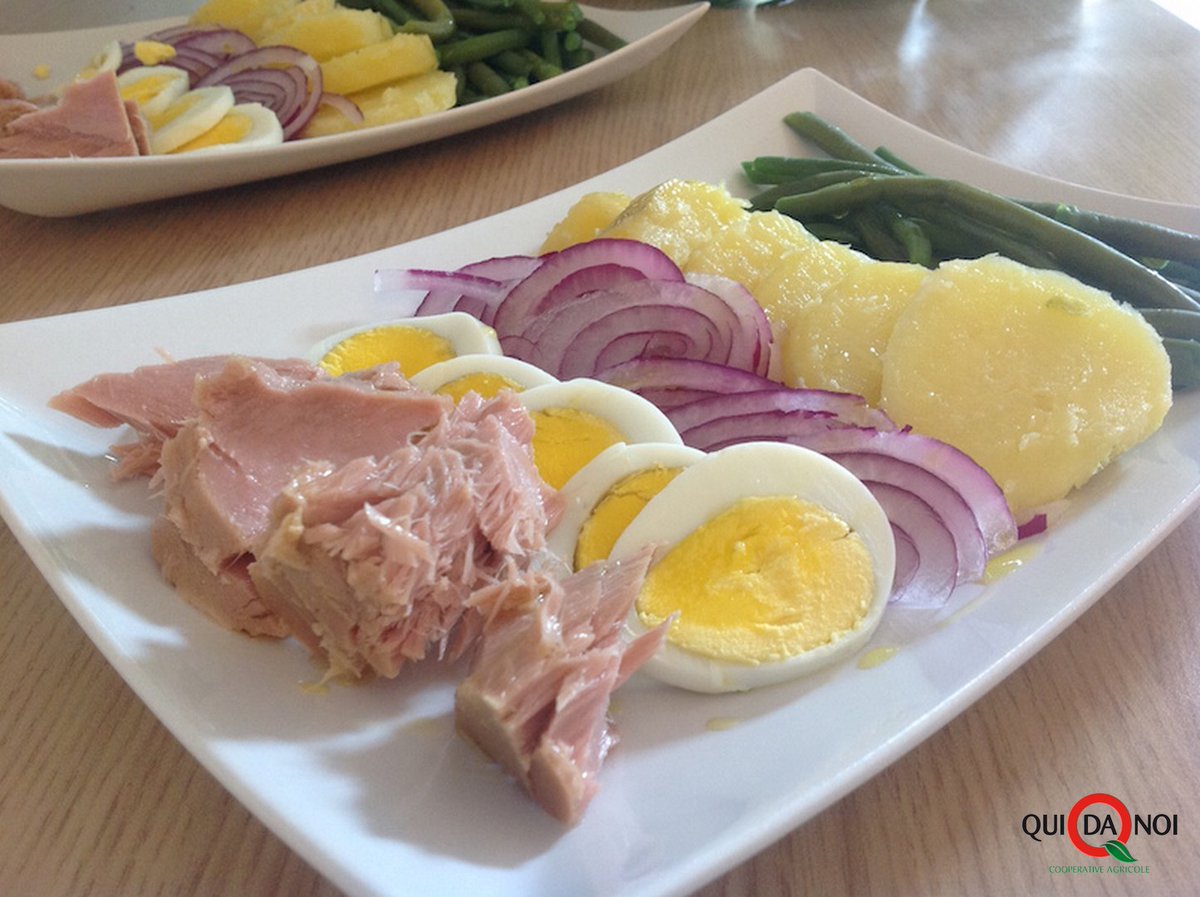 quidanoi_IT's tweet photo. 🥗 Insalata tiepida con #verdure e tonno
Una ricca e nutriente insalata da servire come contorno, ma anche come piatto unico! Ideale anche per un #picnic o per un pranzo veloce e leggero in ufficio. Vai alla ricetta: https://t.co/Q6l671OnYM

#quidanoi #food #ricette #tonno #uova https://t.co/Pfo7obj3VE