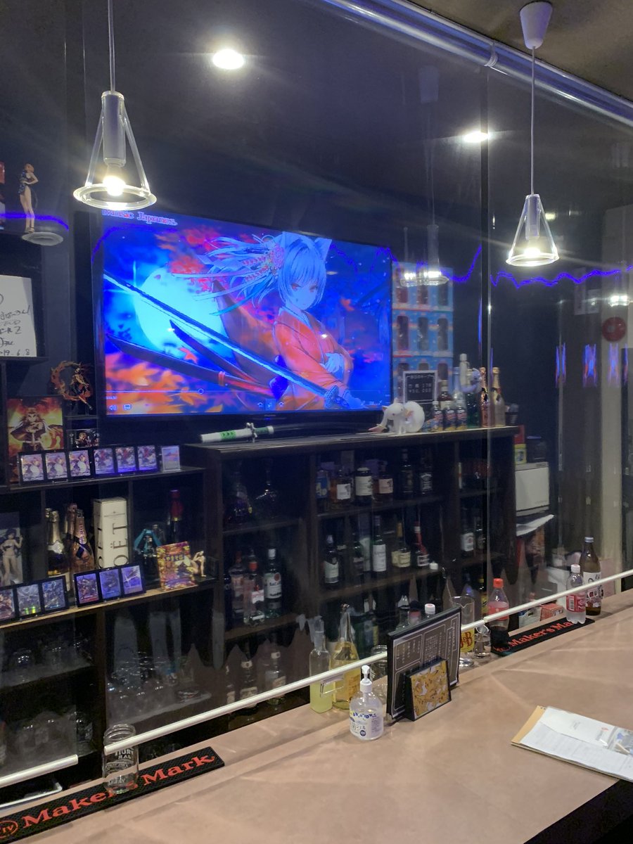 Wolfwin5's tweet photo. 先日は、大村市水主町1丁目にある
サブカルチャーBAR遊㐂さんのお店にお邪魔しました♪
なんとオーナーこと@NawoGT さんは元デュエル・マスターズ日本一位🥇
お店の雰囲気もオシャレ&amp;オタク空間でとてもおすすめです✨
ぜひ皆さん足を運んでください🦵
#大村　#BAR  #コスプレ　
#うるふぃん https://t.co/mx04yj5AbX