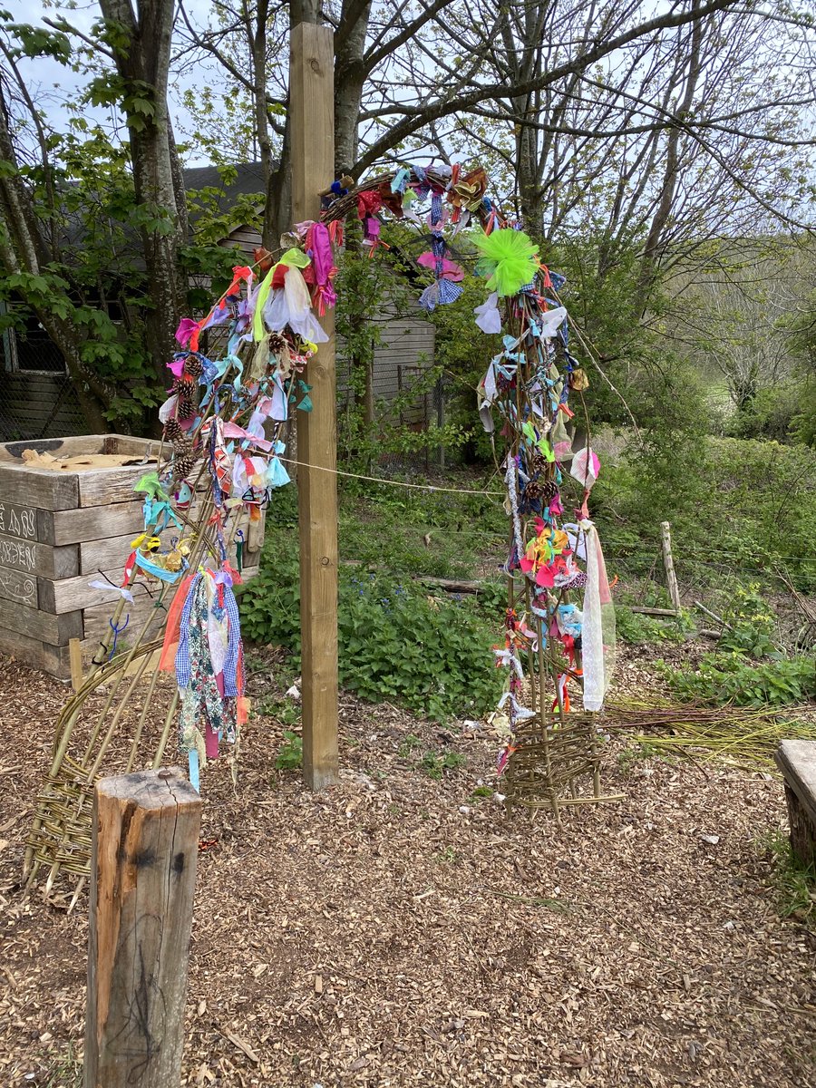 JennyStaff1's tweet photo. The arches are coming!! Great week working with amazing people ⁦@thebevy⁩ ⁦@GladragsCostume⁩ Chomp families, Bevendean Community Garden!! ⁦@brightfest⁩ ⁦@ArtspacePhoenix⁩ https://t.co/IJpe3xCIxz