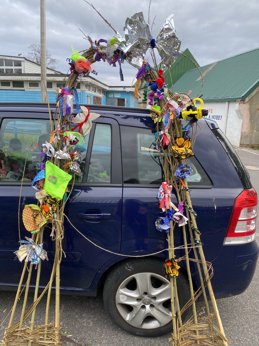 JennyStaff1's tweet photo. The arches are coming!! Great week working with amazing people ⁦@thebevy⁩ ⁦@GladragsCostume⁩ Chomp families, Bevendean Community Garden!! ⁦@brightfest⁩ ⁦@ArtspacePhoenix⁩ https://t.co/IJpe3xCIxz
