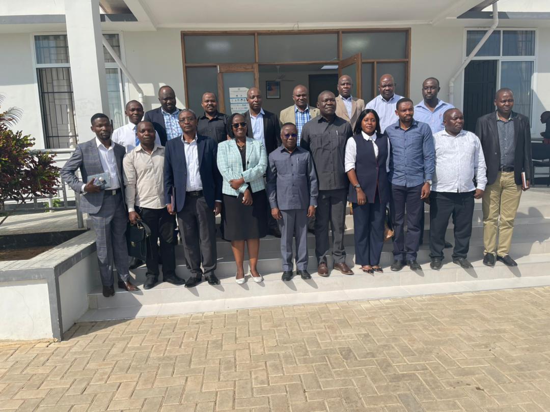 PMdukula's tweet photo. Members of ASAPUCT( Academic Staff Association of Public Universities and Colleges of Tanzania) met with the PS, Ministry of Public Service and Good Governace  in Dodoma on 11th May 2021 to discuss academics' welfare and other issues of interest in the Public Service. https://t.co/Vmxtg6Gvpu