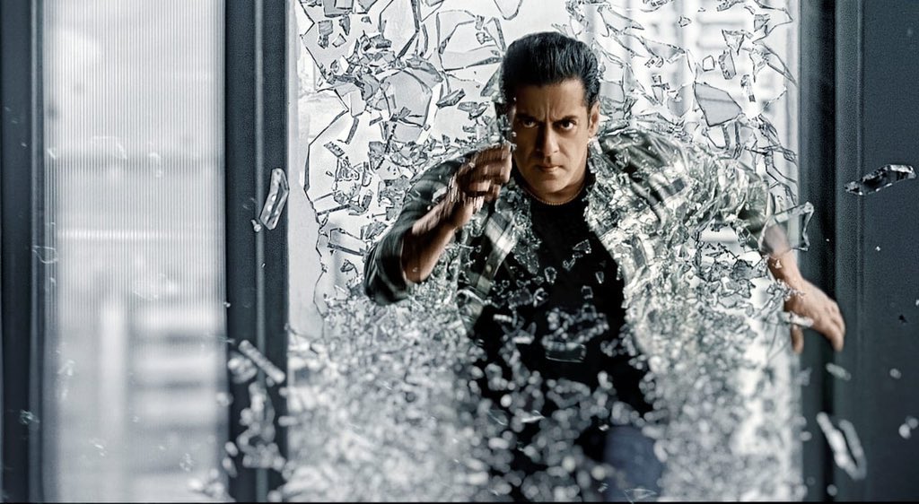 letscinema's tweet photo. Zee5 servers crashed at 12noon as 1.25 million+ people logged in to watch #Radhe your most wanted bhai at the same time. 

The response is HUGE! https://t.co/Sx7vaPP6QW