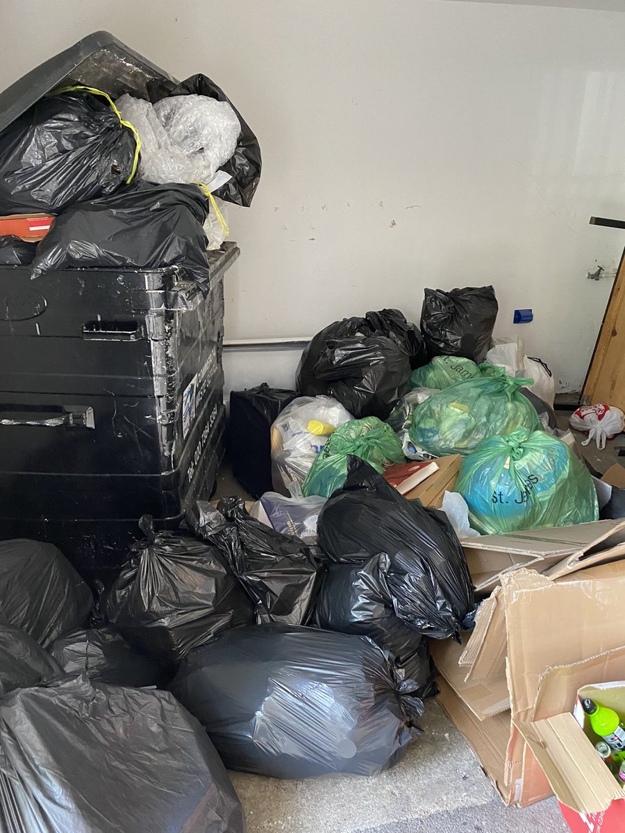 chantsibelle's tweet photo. @TowerHamletsNow our bins haven’t  been collected for three weeks. No repose to the report I made on the website. How can I get this sorted? https://t.co/TnIi0Ueif4