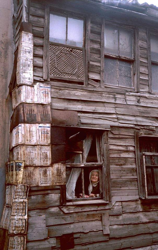 tmlayhan's tweet image. “Üstadım” dedim, “Bayrama ne alayım?”
Dedi:
“Birkaç piri fâniden gönül, birkaç çocuktan gülücük, alabilirsen birkaç fakirden de dua al.”
#CahitZarifoğlu 
#RAMAZANBAYRAMI