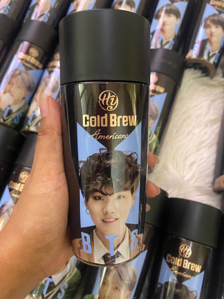 dulsetshopPH's tweet photo. PAUBOS SALE 💜

HY Cold Brew Americano✨

Available members: RM, Jhope, Suga, and Jimin

Price: PhP 80.00 plus SF (we will give discounts po sa mga bibili po ng marami)

Mura po siya kasi malapit na po maexpire. June 2021 po expiration date

Dm us to order po 😊 https://t.co/IX99i8s29Q