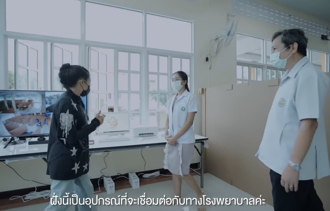 cnew888's tweet photo. พิมรี่พาย รอบนี้สร้างโรงพยาบาลสนาม เพื่อเอาไว้รองรับผู้ป่วย ทำ50เตียง อุปกรณ์เขื่อมต่อกับ รพ. ติดwifi ติดกล้องวงจรปิดเพิ่ม ชุดPPE เครื่องตรวจออกซิเจน ครบ! 

เนี้ยะ ประชาชนยังทำกันเองได้เลย กระชับ รวดเร็ว ไม่ต้องมีพิธีเปิด ไม่พูดเยอะ เจ็บคอ ตอนนี้เหลืออย่างเดียว วัคซีนพิมรี่พาย.. https://t.co/wQAEeKamRr