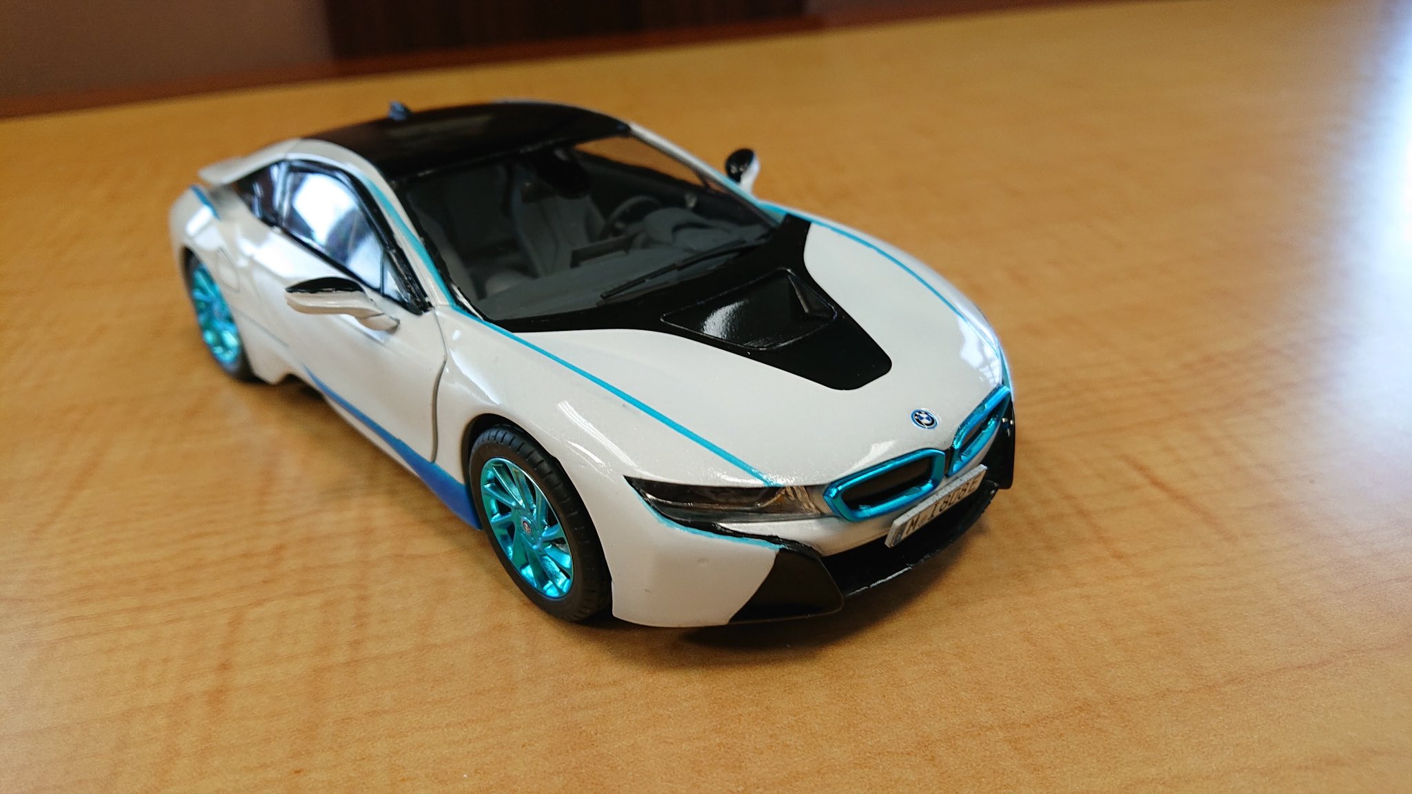 Tsekine プラモデル車 Bmw Bmwi8 プラモデル初心者 Revell Modelcar 車プラモデル Bmwi8のコンセプトカーを真似て作ってみましたが 色々 失敗した ホイールはオリジナル通り 塗装しない方が良かったみたい T Co Ntwv43svop Twitter